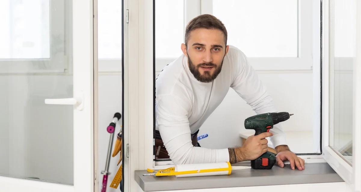 the master repairs the plastic window, warranty claim