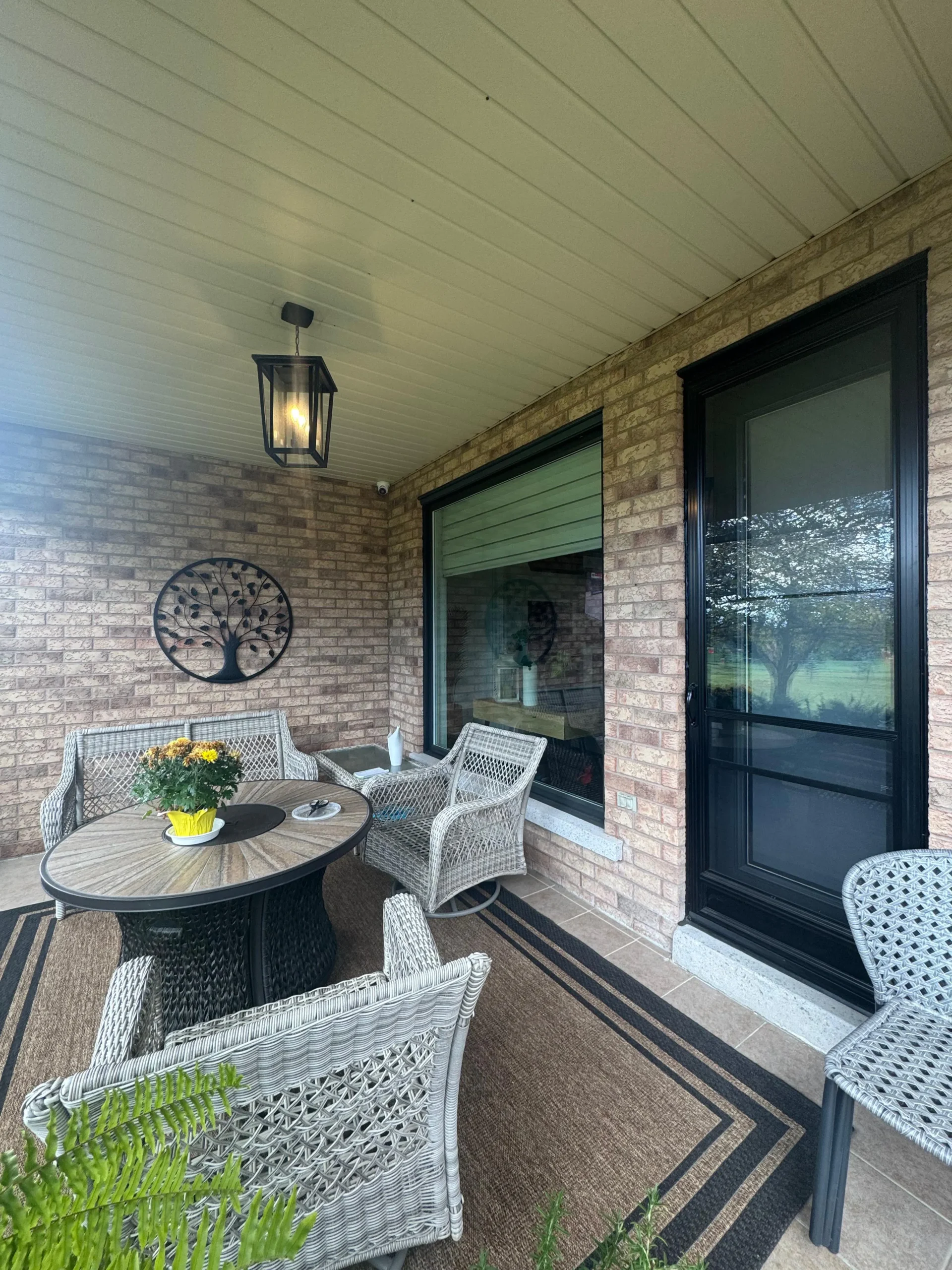 black-window-installation